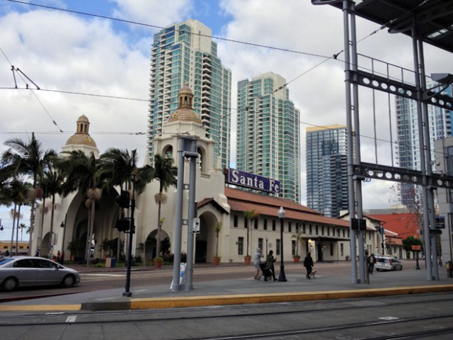 サンディエゴ、サンタフェ駅でアムトラック発見！San Diego Santa Fe Dept and Amtrak